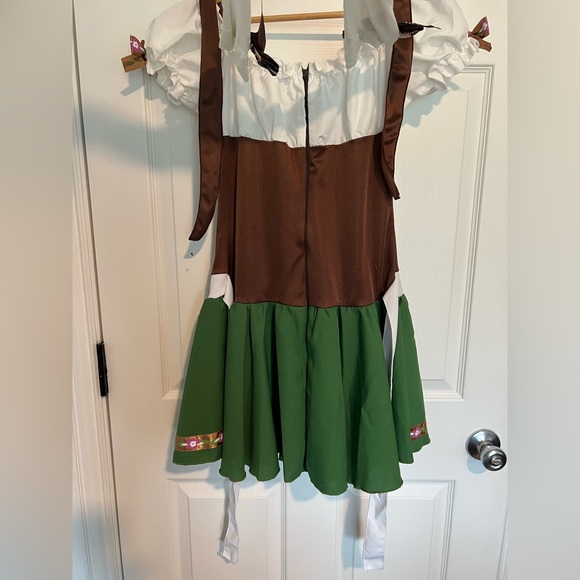 Leg Avenue Woman's medium Oktoberfest Costume Gretchen Beer Maiden Cotton Blend - Picture 9 of 10
